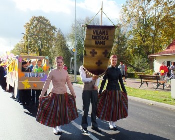 Viļānos izbraukumā devās neparasti transportlīdzekļi