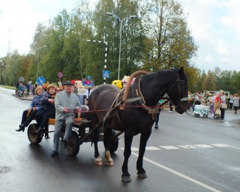 Viļānos izbraukumā devās neparasti transportlīdzekļi